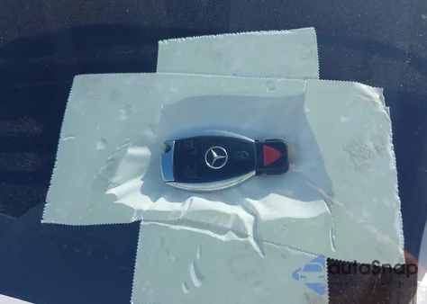 2013 Mercedes-Benz E 350 z USA, uszkodzony, nr VIN WDDHF5KBXDA734860